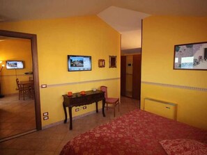 1 habitación, tabla de planchar con plancha, wifi y ropa de cama