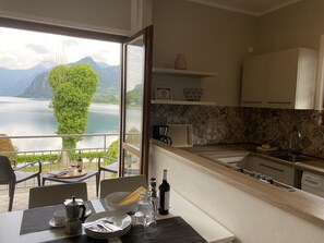 Frigorifero, forno, piano cottura, lavastoviglie