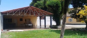 PLAATS VOOR 15 PERSONEN - RIO TERESÓPOLIS - MET ZWEMBAD EN BARBECUE