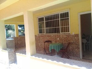 Outdoor dining - SITE FOR 15 PEOPLE - WHEELCHAIR-ACCESSIBLE - EST RIO TERESÓPOLIS - WI-FI (Magé)