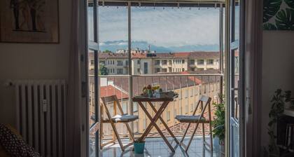 New picturesque and central penthouse, with a splendid view of the mountains