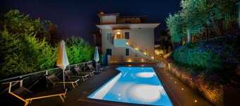 Holiday Home with Swimmigpool at 350 mt. from the sea in the heart of the Rivier