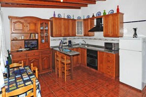 Fridge, microwave, oven, coffee/tea maker