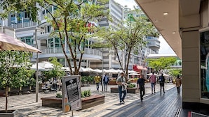An outdoor area with a paved walkway, trees, and a sign indicating WiFi availability. - Art Deco Budget Accommodation Rosebank - Hostel (Johannesburg)