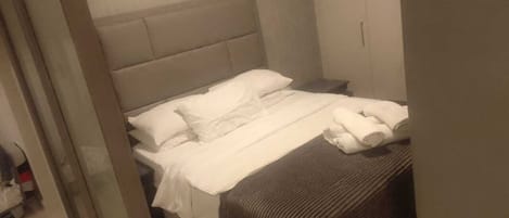Executive Studio Suite, 1 Queen Bed, Private Bathroom