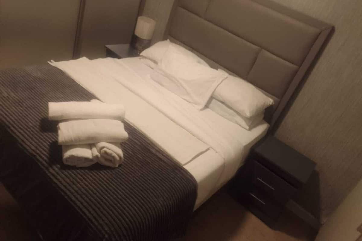 Executive Studio Suite, 1 Queen Bed, Private Bathroom