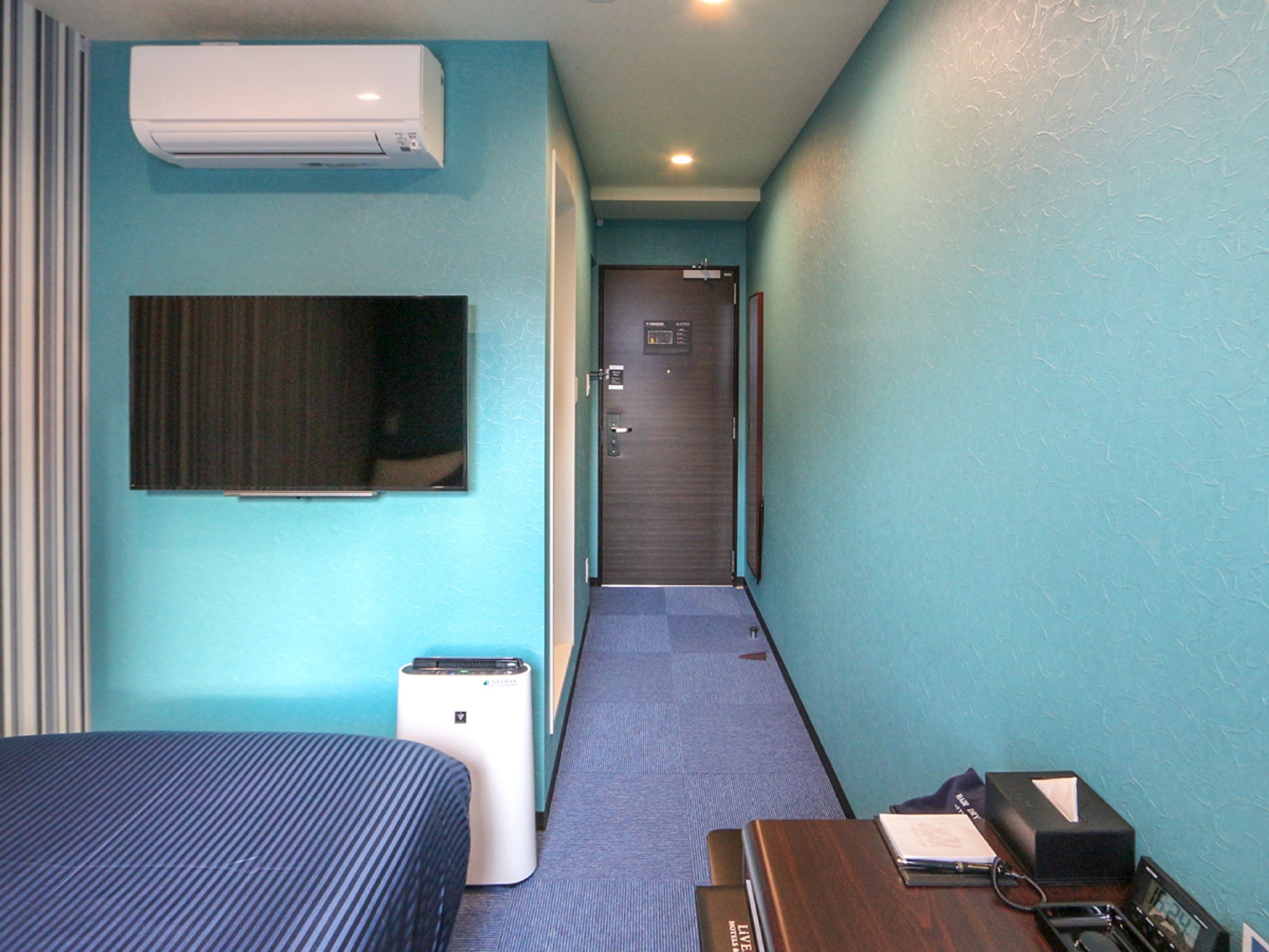 1 bedroom, individually decorated, desk, iron/ironing board