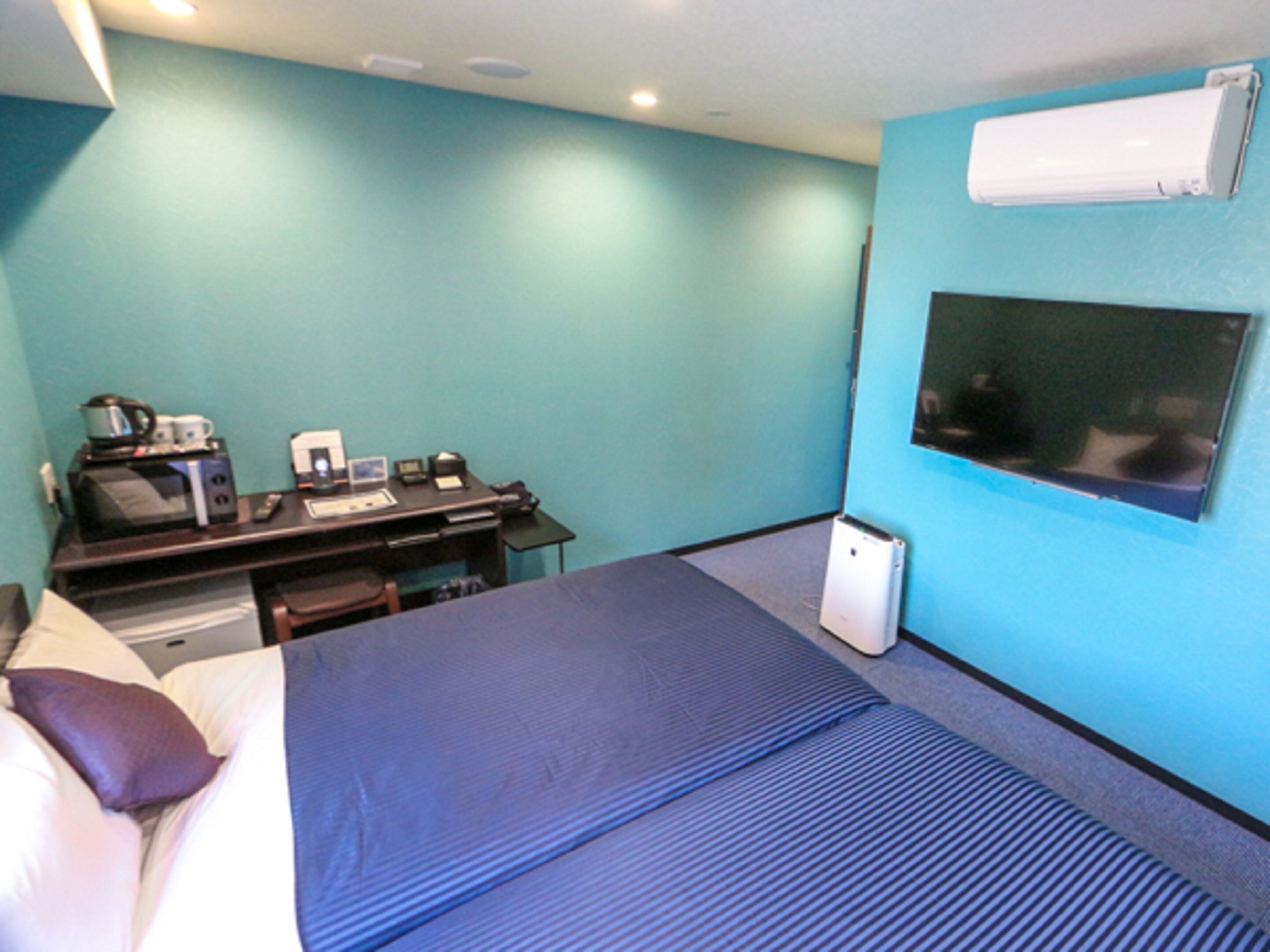 1 bedroom, individually decorated, desk, iron/ironing board