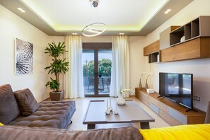 Smart-TV, DVD-Player, Bücher