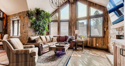 ¡A solo 150 pasos del área de esquí y los telesillas de alta velocidad y dentro de Gated Lewis Ranch!