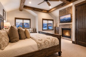7 bedrooms, desk, iron/ironing board, travel crib
