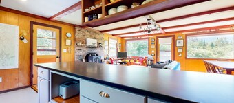 Dog-friendly, vue sur la montagne maison w / poêle à bois - près de la ville et des pistes!