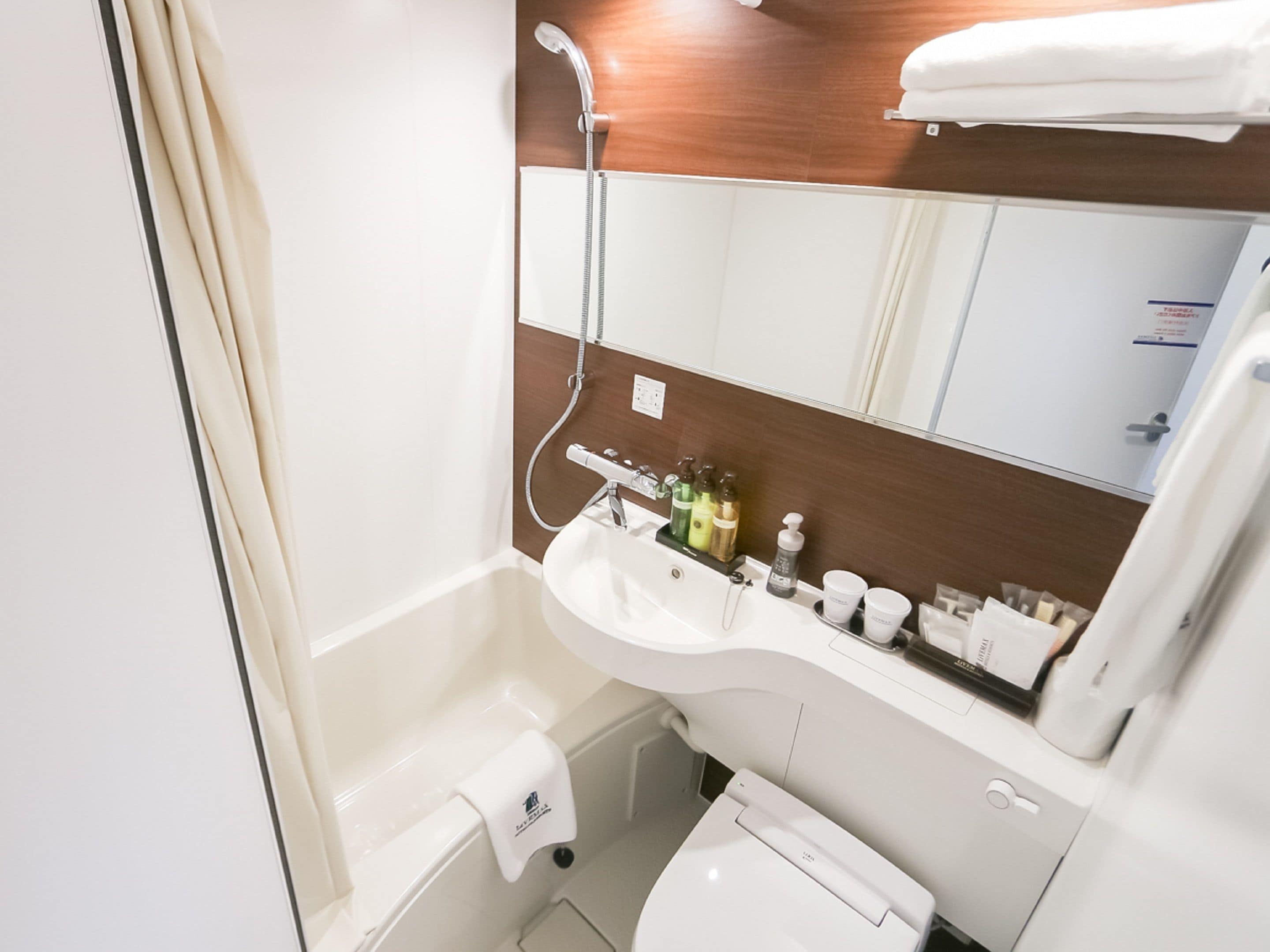 Duschwanne, Komfortbadewanne, kostenlose Toilettenartikel, Haartrockner