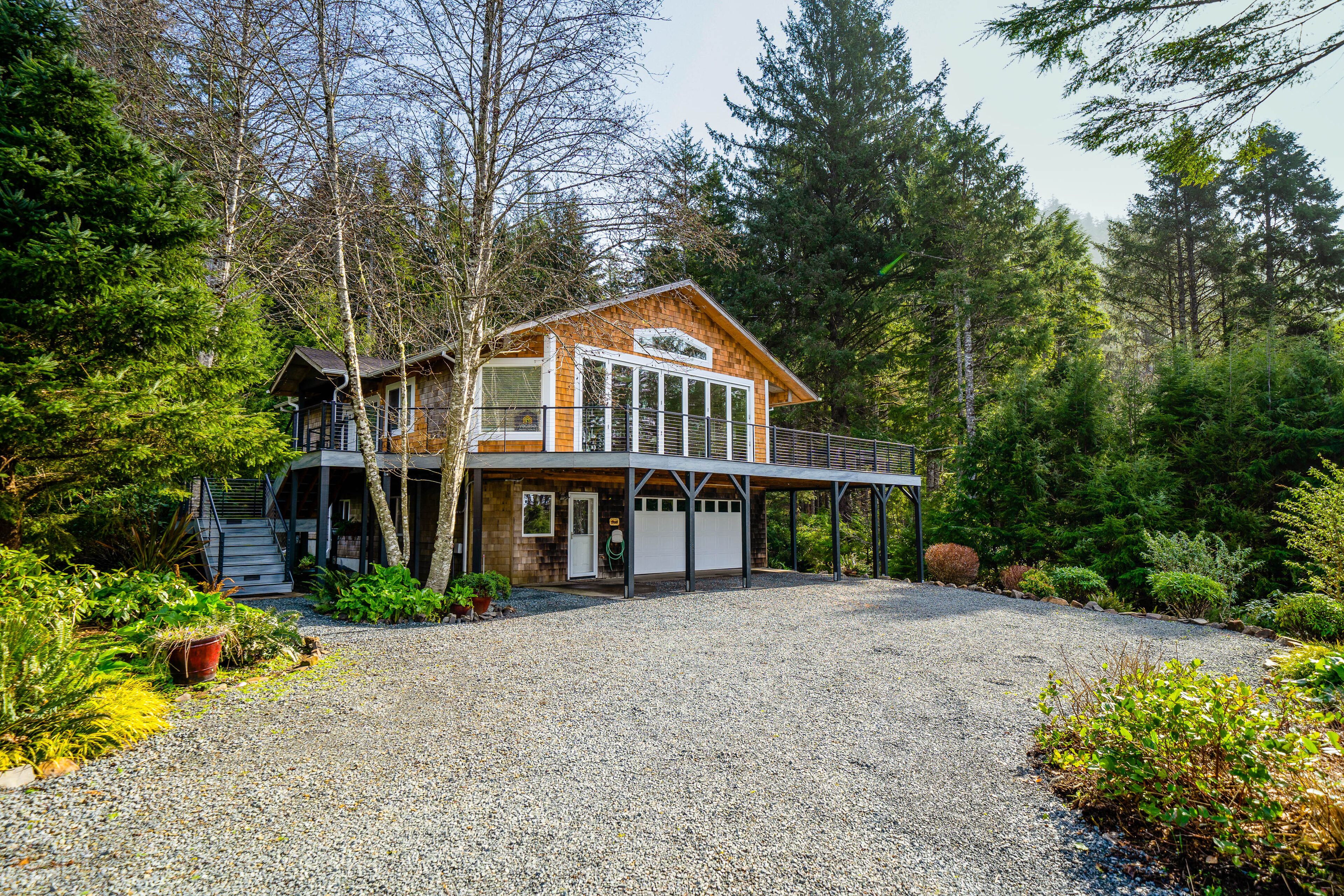 Secluded home with great views - access to the beach & hiking trails