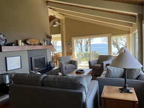 Smart TV, fireplace, DVD player, books -  Secluded Sandy Beach All To Yourself! Panoramic Ocean and Mountain views. (Comox)