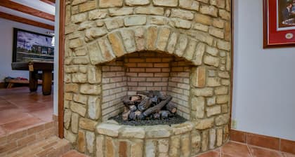 Myrtlewood Cottage - una propiedad de alquiler de B & B Bama! Camina al estadio y al centro.