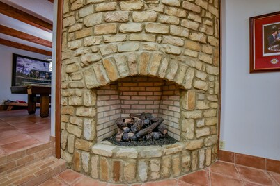 Myrtlewood Cottage- Book for Football Season! Walk to the Stadium!