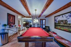 Games room - Myrtlewood Cottage- Book for Football Season! Walk to the Stadium! (Tuscaloosa)