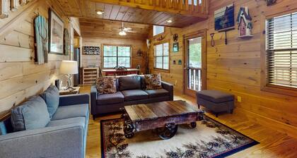 Dog-friendly cabin w/ private hot tub, mountain views, two fireplaces, ping-pong