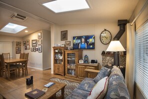 Flat-screen TV, fireplace, video games, DVD player