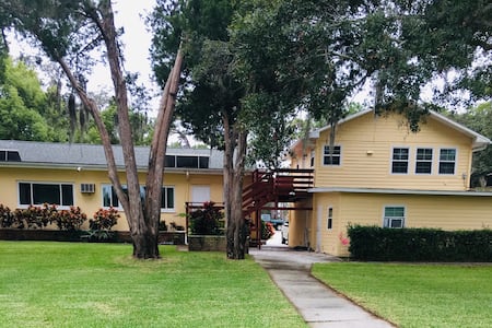 Tarpon Springs Apartment