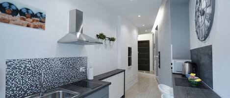 Fridge, stovetop, coffee/tea maker, cookware/dishes/utensils