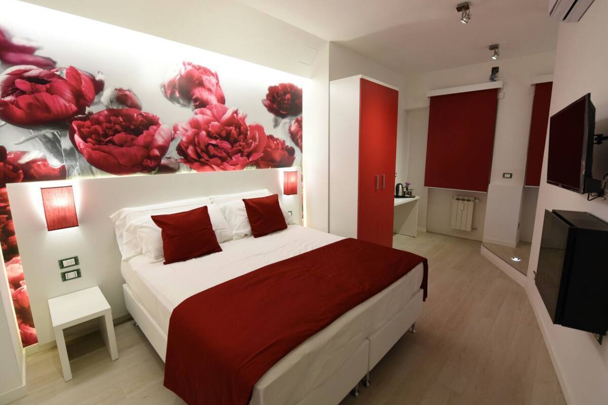 Triple Room | In-room safe, desk, blackout drapes, soundproofing