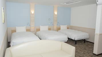 Triple Room, Non Smoking | Desk, free WiFi