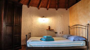 Studio, Sea View (Windmill) | Iron/ironing board, free WiFi, bed sheets