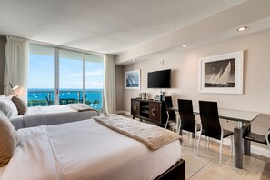 Estúdio superluxo, 2 camas Queen, cozinha americana, vista para o oceano (0 Bedroom) | Cofres nos quartos, individualmente decorados
