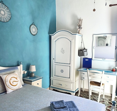 Habitación tradicional doble | Decoración individual, mobiliario individual, escritorio y wifi gratis. B&B Eleonora D'Arborea