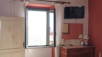 Doppia Tradizionale (Private External Bathroom) | Con stile personalizzato, con arredamento individuale, una scrivania