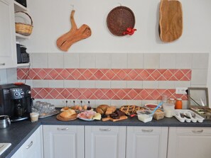 Café da manhã com buffet grátis todos os dias
