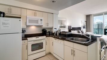Luxury Studio Suite, Kitchen, Partial Ocean View (0 Bedroom) | Private kitchen | Full-sized fridge, microwave, oven, stovetop