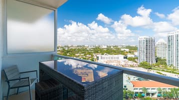 Luxury Studio Suite, Kitchen, Partial Ocean View (0 Bedroom) | Balcony view