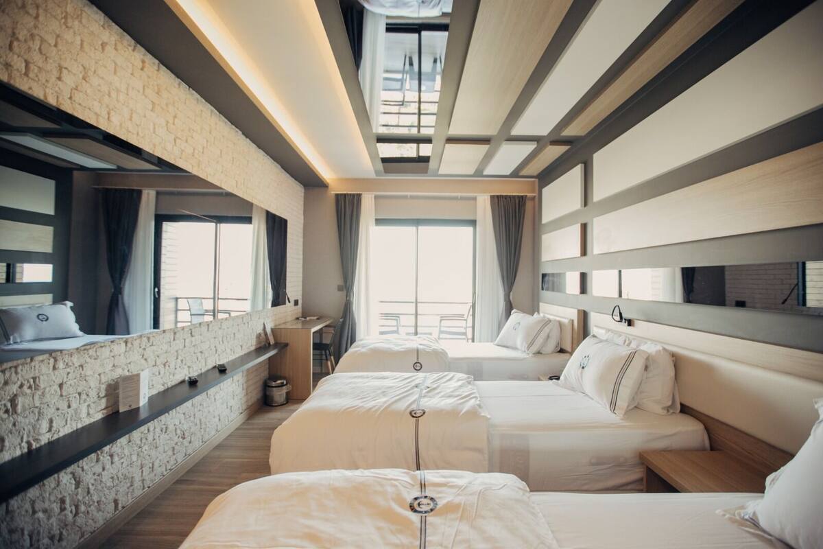 standard double room | premium bedding, minibar, in-room safe, desk