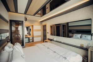 Standard Double Room | Premium bedding, minibar, in-room safe, desk