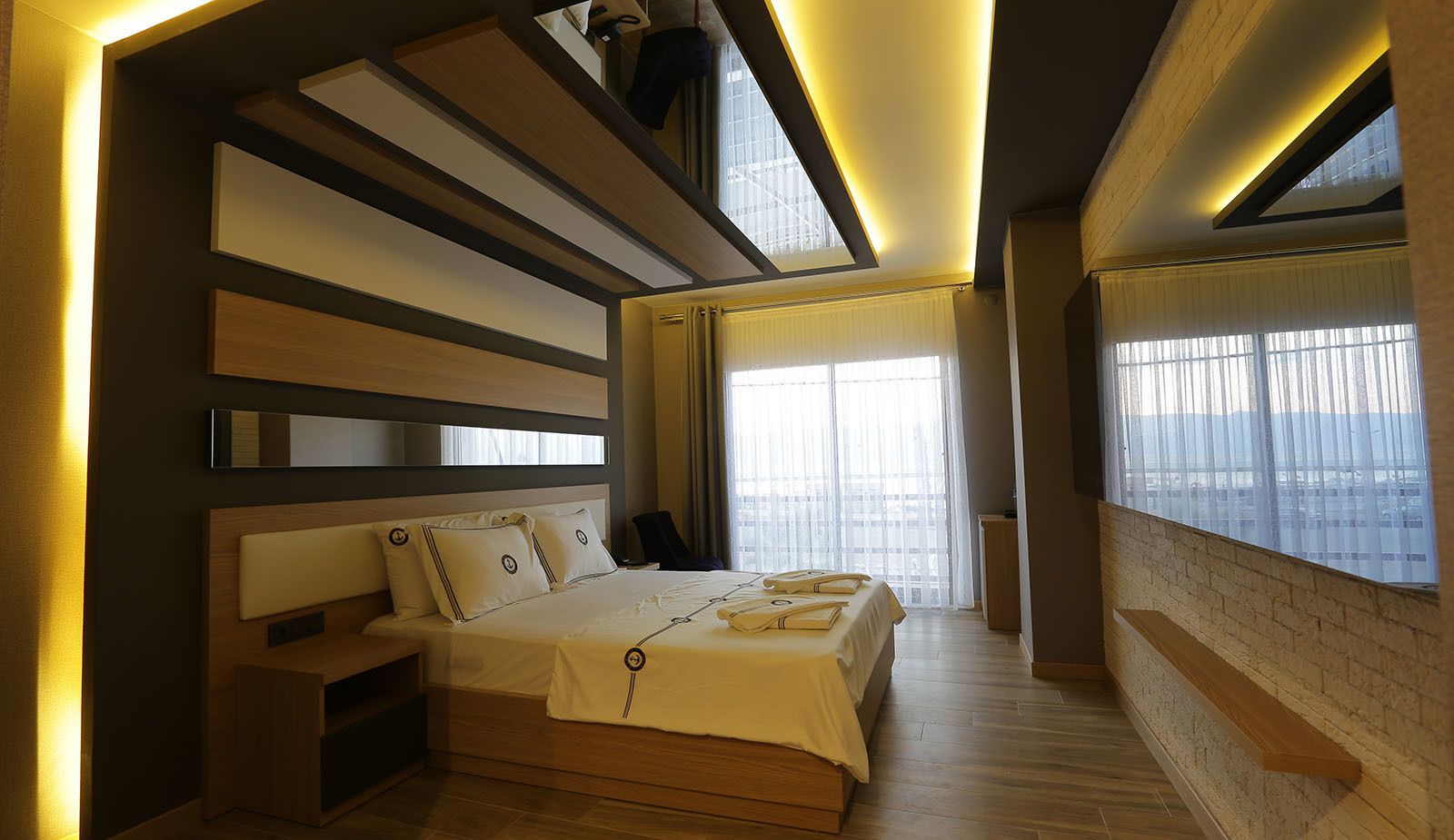 standard double room | premium bedding, minibar, in-room safe, desk
