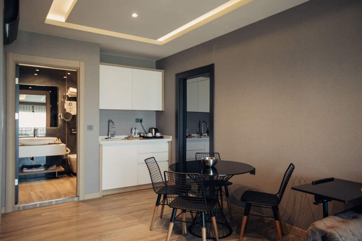 Habitación doble estándar | Cocina privada | Cafetera y tetera y tetera eléctrica