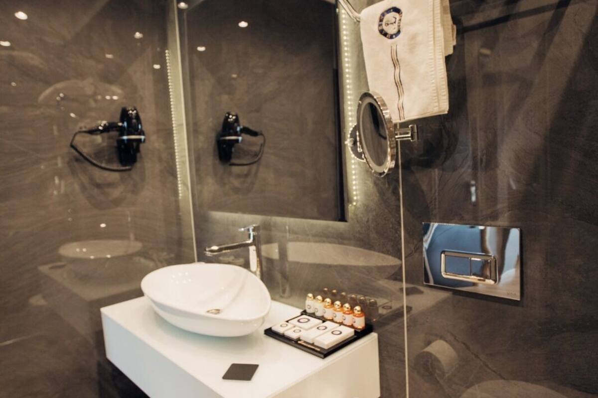 standard double room | bathroom | shower, designer toiletries, hair dryer, slippers