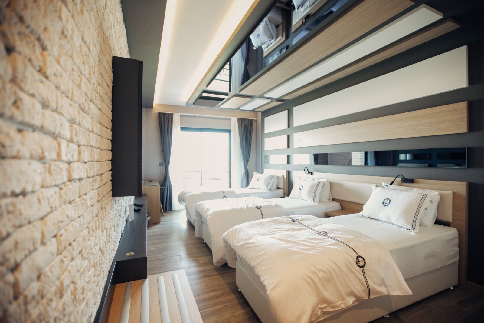 standard double room | premium bedding, minibar, in-room safe, desk