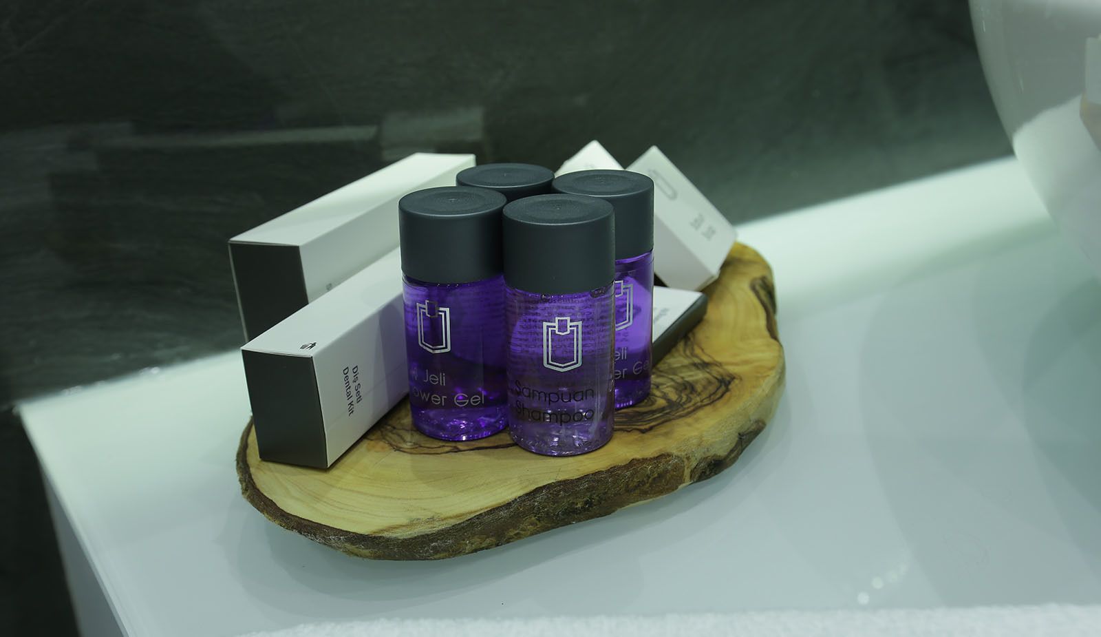 standard double room | bathroom amenities | shower, designer toiletries, hair dryer, slippers