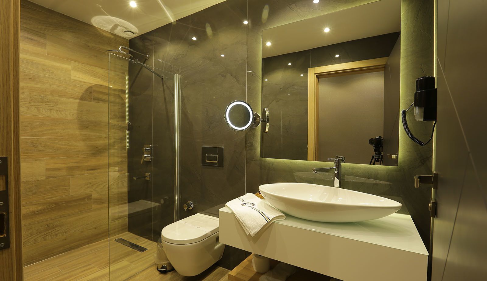 standard double room | bathroom | shower, designer toiletries, hair dryer, slippers