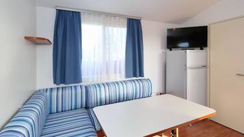 Tủ lạnh, bếp nấu, dụng cụ pha cà phê/trà