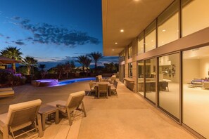 Outdoor dining - Villa Mirada (Rancho Mirage)