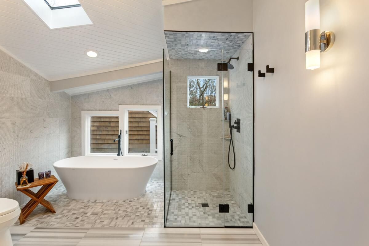 Luxury Villa (5 Bedrooms) | Bathroom | Separate bathtub and shower, bathrobes, slippers, towels
