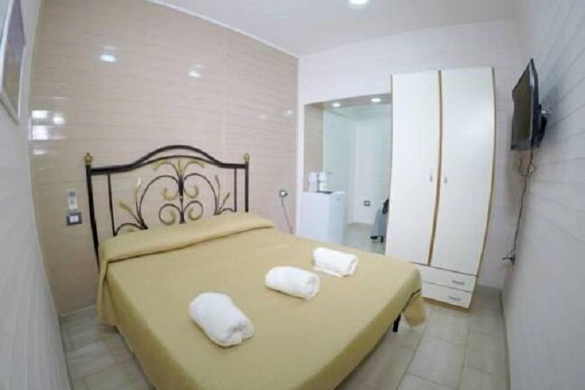 Double Room, Balcony | Iron/ironing board, free WiFi, bed sheets