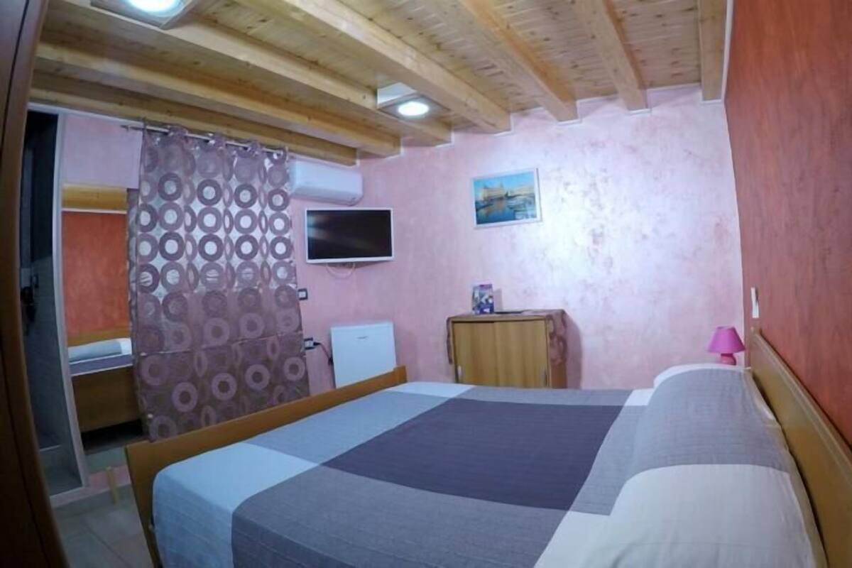 Triple Room, Balcony | Iron/ironing board, free WiFi, bed sheets