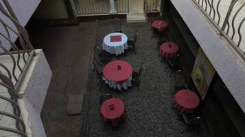 Desayuno de cocina local incluido todos los días