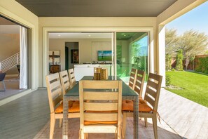 Outdoor dining - Villa Perfection (Indio)